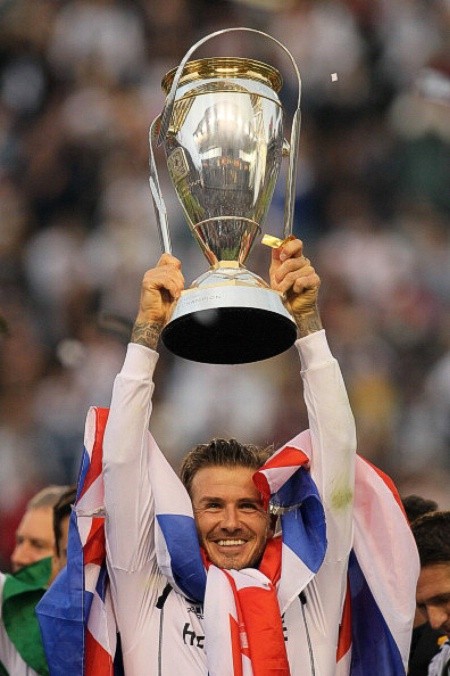 Câu chuyện 5 năm nước Mỹ của David Beckham (có thể) đã chấm dứt, nhưng dư âm của nó vẫn như ngày nào. Vẫn là Beckham với những đường chuyền như đặt, những cú đá phạt thần sầu, vẫn những kiểu tóc vừa thời trang vừa… kỳ dị. Anh vẫn là Beckham mà chúng ta từng biết, một người chiến thắng vĩ đại ở bất cứ nơi nào đặt chân tới.